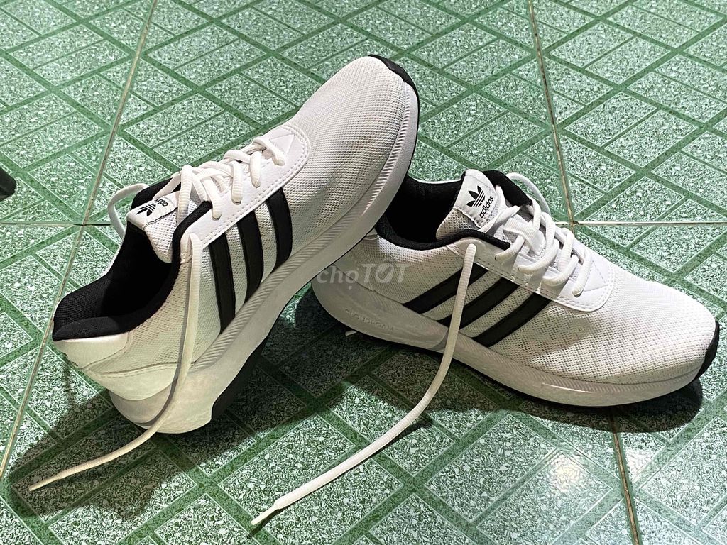 Giày Cty thanh lý Adidas Nam size 42 Trắng Đen. Mua bán Giày dép tại Huyện Hóc Môn Tp Hồ Chí Minh được đăng bởi Quang Huy hình 1