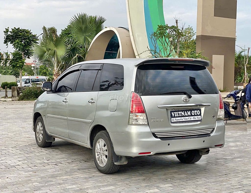 Toyota Innova 2008 Bạc Tự động. Mua bán Ô tô tại Quận Long Biên Hà Nội được đăng bởi VIETNAM OTO hình 2