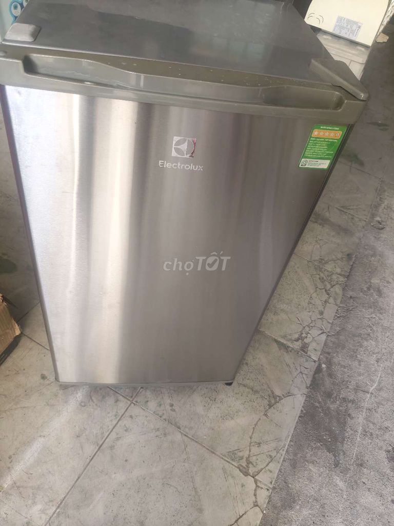 Tủ lạnh Electrolux 92L Bạc đã sử dụng. Mua bán Tủ lạnh tại Huyện Hóc Môn Tp Hồ Chí Minh được đăng bởi long hình 1