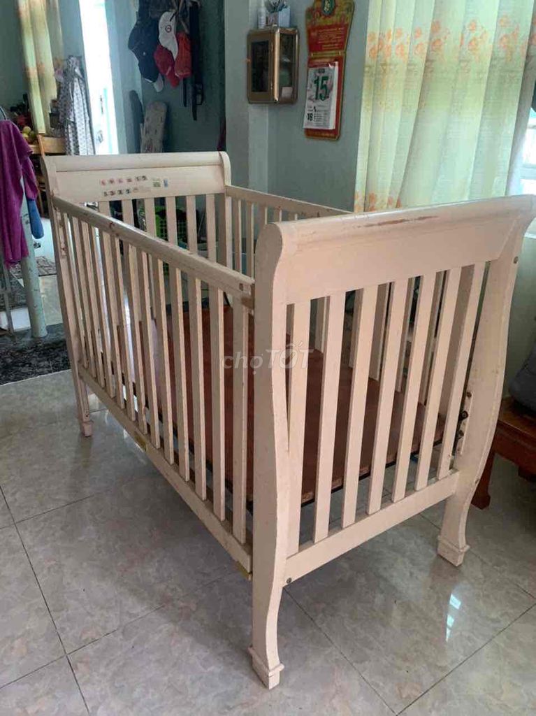 Nôi và ghế tập ăn. Mua bán Mẹ và bé tại Thành phố Thủ Dầu Một Bình Dương được đăng bởi Thanh trần hình 1