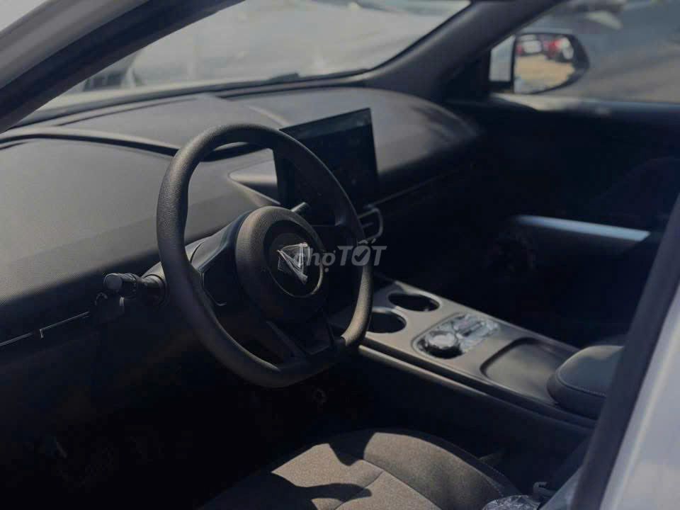 Vinfast Limo Green 2026 photo 4