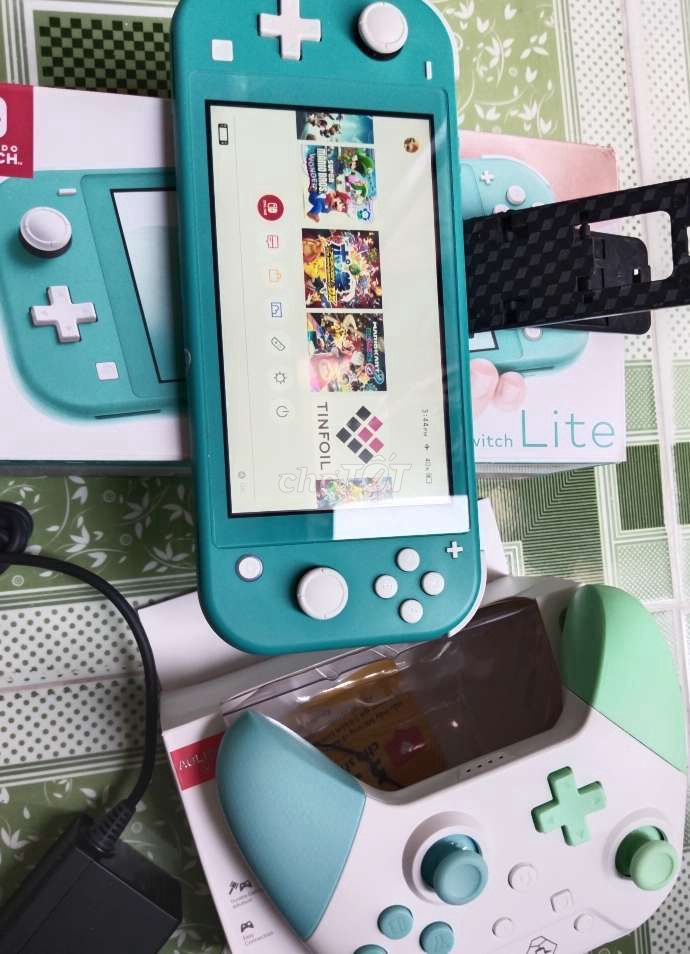 Nintendo Switch lite hack kèm tay cầm và giá