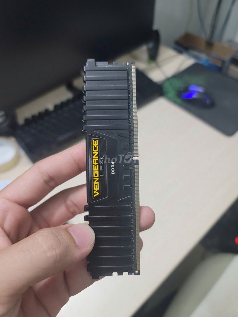 Ram Corsair D4 8GB 199k HDD 500GB 99k/1 lấy hết