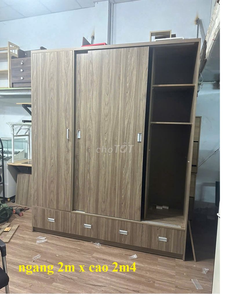 Tủ quần áo gỗ vân gỗ 2mx2m4 Chưa sử dụng. Mua bán Tủ, kệ gia đình tại Quận Tân Phú Tp Hồ Chí Minh được đăng bởi NGUYỄN HẠNH BÀN GHẾ TỦ KỆ hình 1