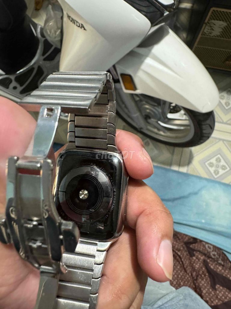 apple watch sr5 titanium ( edition ) pin 90% zin