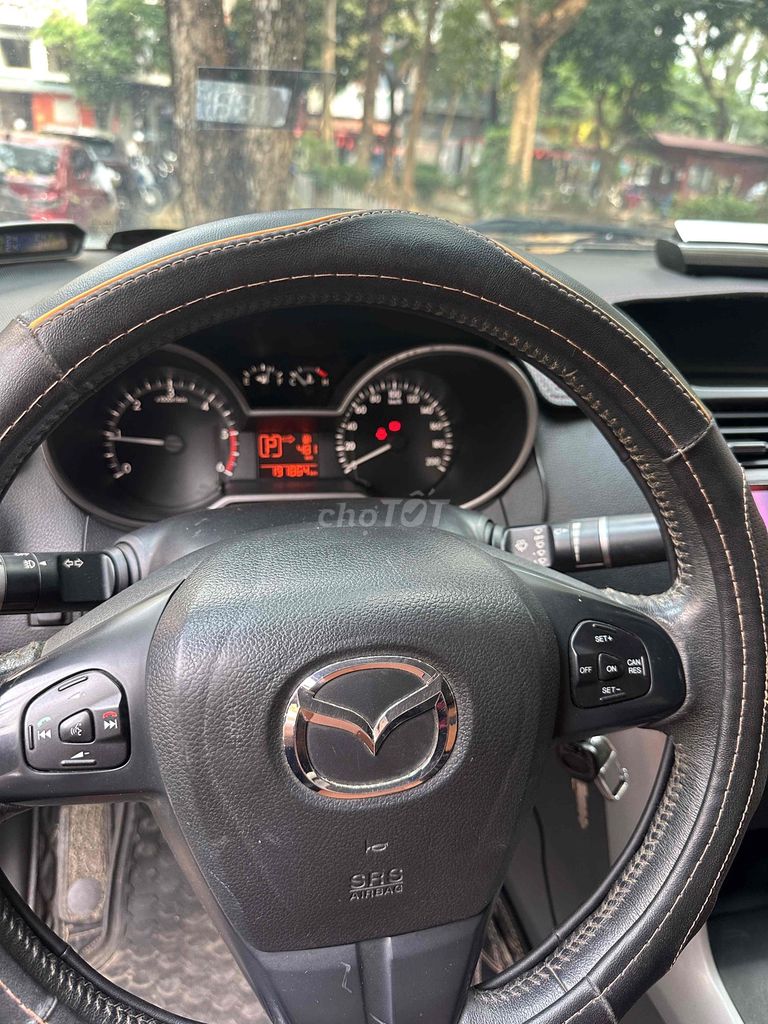 Мазда BT50 3.2 серебристая