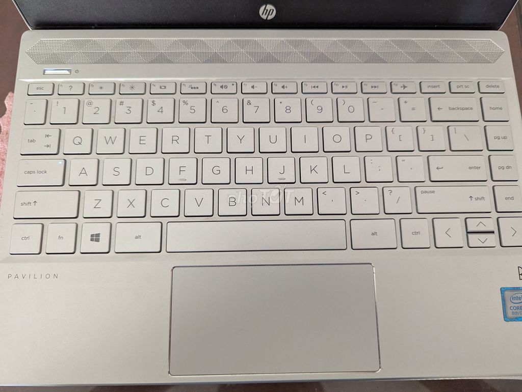 Laptop HP pavilion i5-8265U/8G/256 hoạt động tốt