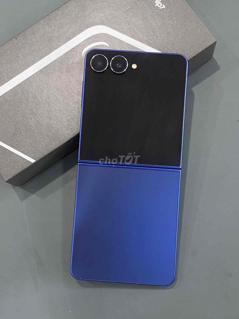 Samsung Galaxy Z Flip 7 256GB BH 7/2026 likenew 99. Mua bán Điện thoại tại Quận 5 Tp Hồ Chí Minh được đăng bởi Phong Công Nghệ hình 1