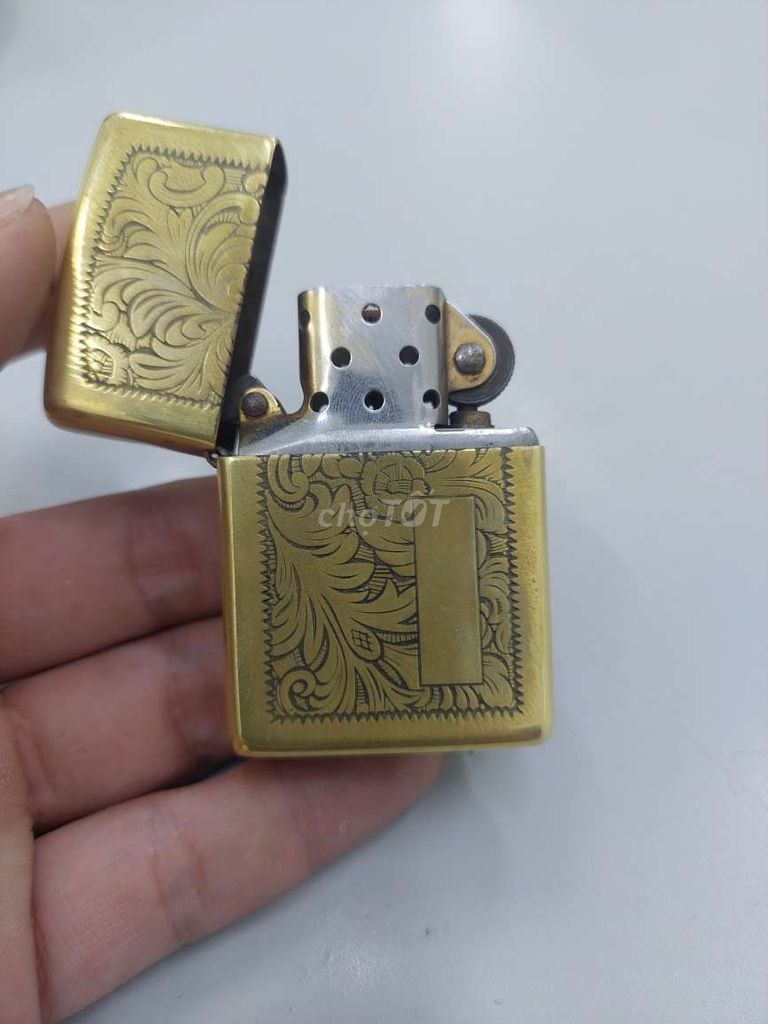 Zippo Ven ý Brass la mã XIV 1998