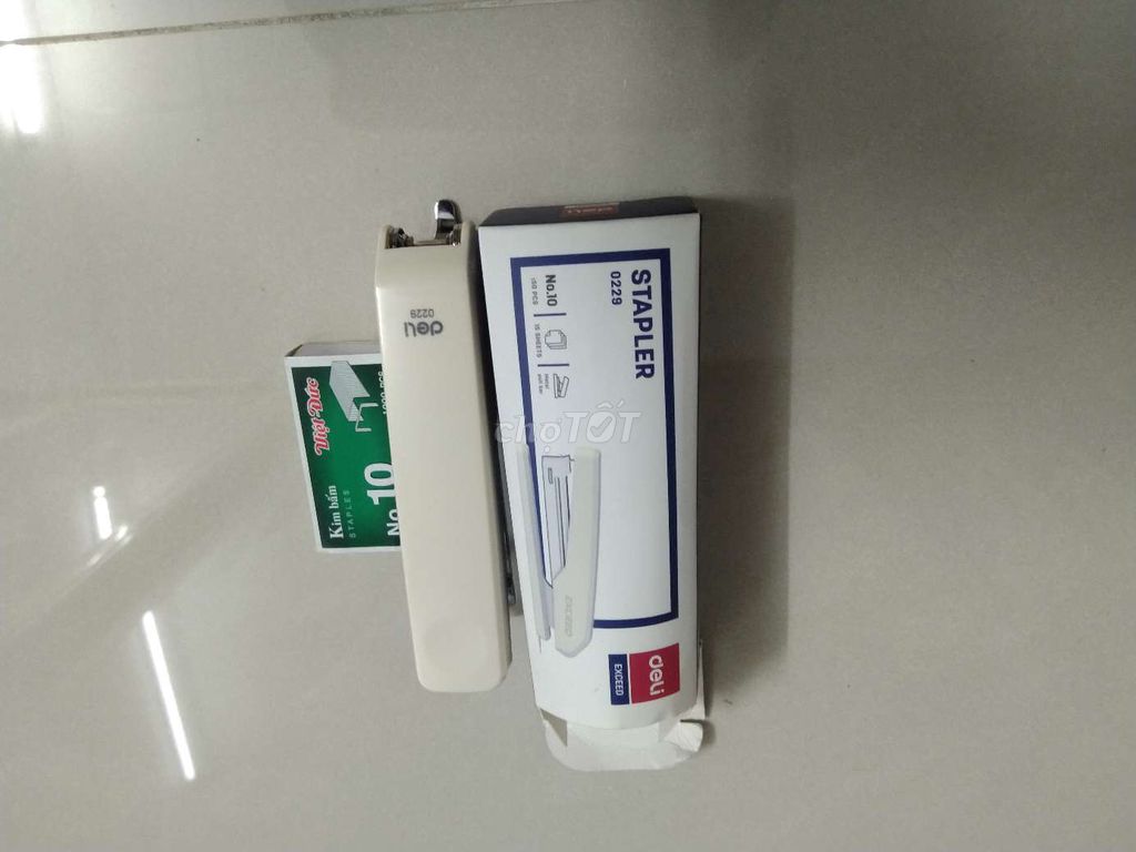 Đồ bấm Deli 0229 Kim loại Trắng. Mua bán Đồ dùng văn phòng tại Thành phố Rạch Giá Kiên Giang được đăng bởi Dương Thị Yến Như  hình 1