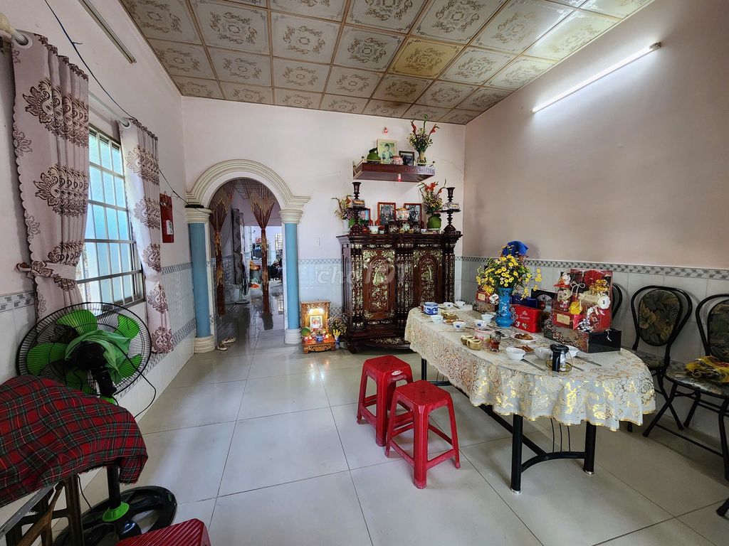 Bán nhà phố Hội Bài đường xe hơi thoải mái có sổ hồng đầy đủ 3PN. Mua bán nhà ở tại Thị xã Phú Mỹ Bà Rịa - Vũng Tàu được đăng bởi Nguyễn Ngọc Thiên Trang hình 3