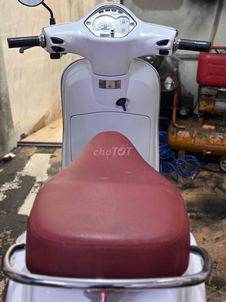 Piaggio Vespa LX125 Đời 2010 . BSTP. Mua bán Xe máy tại Quận Phú Nhuận Tp Hồ Chí Minh được đăng bởi Ngọc Huy hình 6