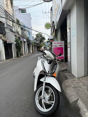 Bán xe SH 2019 màu trắng 53 triệu. Mua bán Xe máy tại Quận 4 Tp Hồ Chí Minh được đăng bởi KHUYẾN