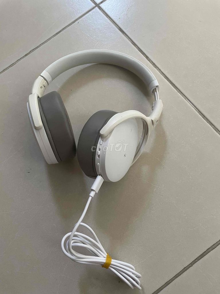 Tai nghe chụp tai Sennheiser Trắng có dây. Mua bán Tivi, Âm thanh tại Thành phố Thủ Đức Tp Hồ Chí Minh được đăng bởi Trang Hoang hình 1