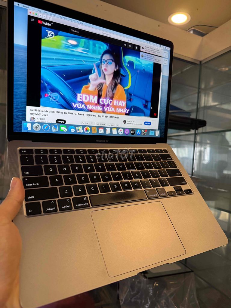 Thang lý macbook air 2020 đẹp zin