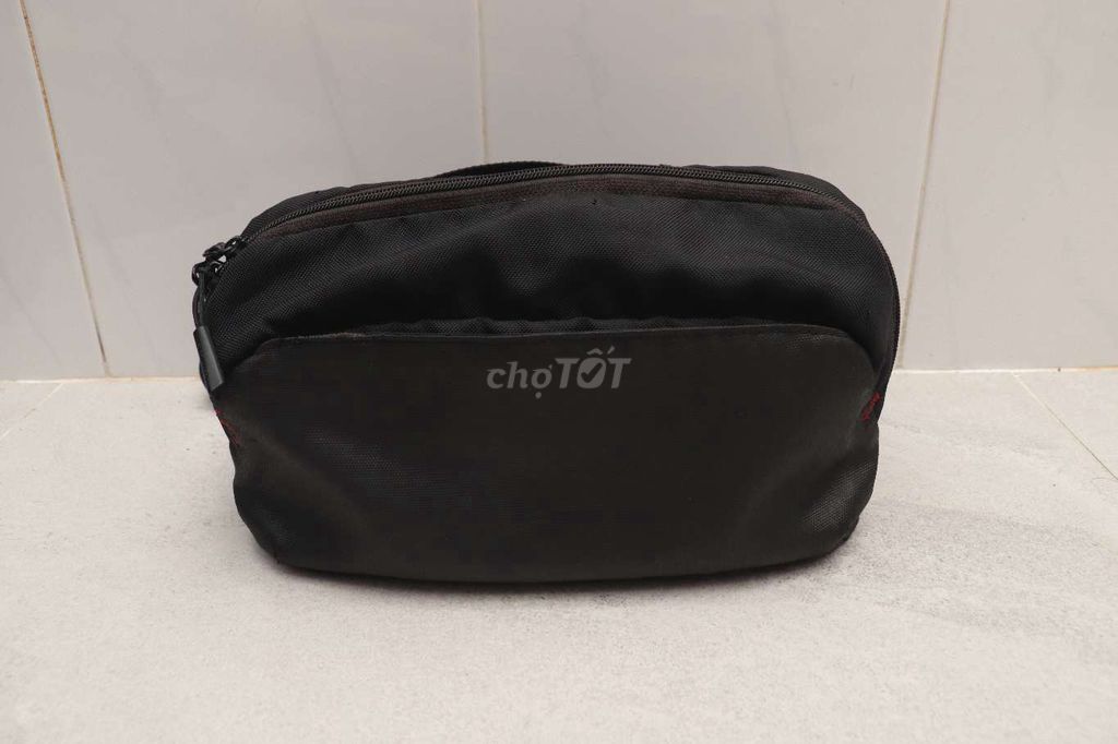 Túi đeo chéo Tomtoc Đen vải Mỹ cũ. Mua bán Túi xách tại Quận 6 Tp Hồ Chí Minh được đăng bởi Anh Leader hình 1