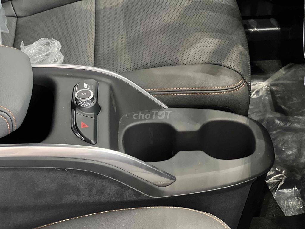 VF6 Plus Đỏ mới 100%, xe sẳn giao ngay. Mua bán Ô tô tại Quận 12 Tp Hồ Chí Minh được đăng bởi VinFast An Sương Quốc Lộ 1A hình 9