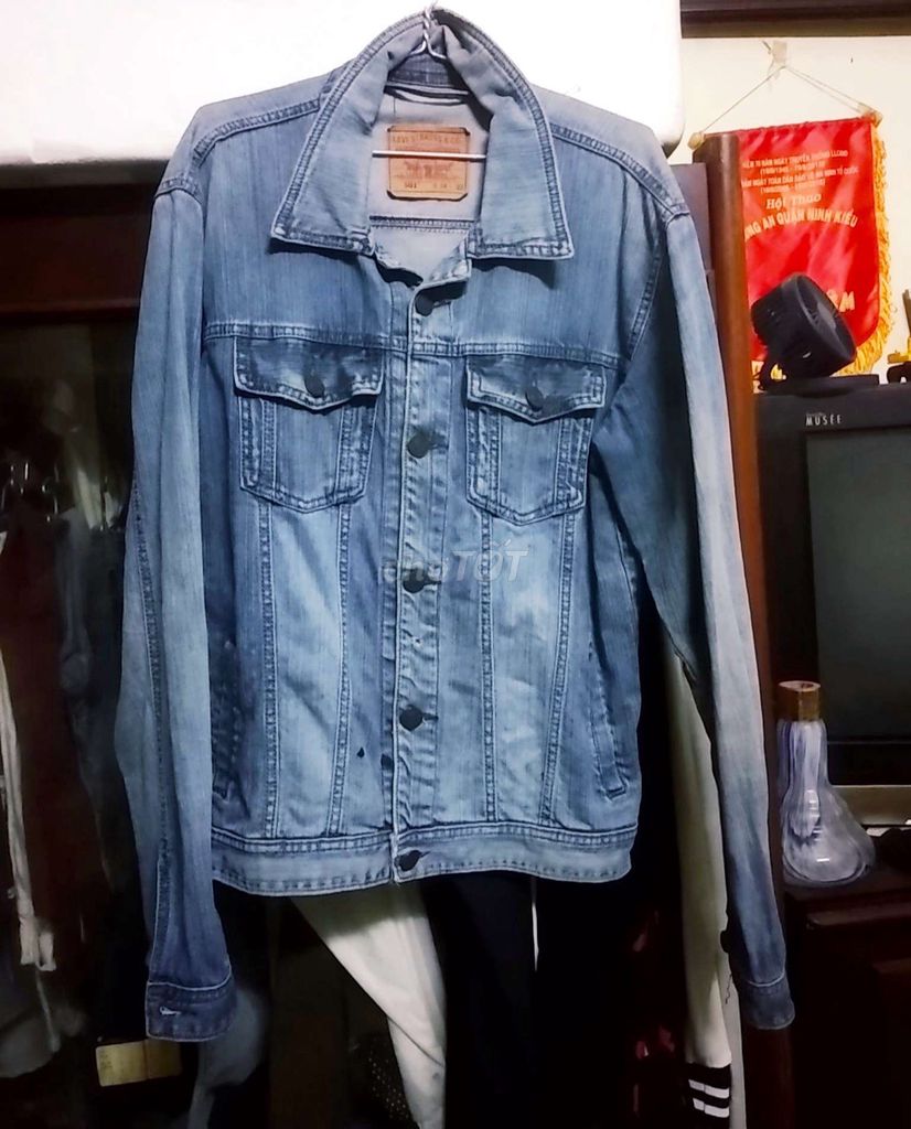 Áo khoác denim Levis Strauss xanh biển còn khá đẹp. Mua bán Quần áo tại Quận Ninh Kiều Cần Thơ được đăng bởi Shop Tứ Quí hình 1