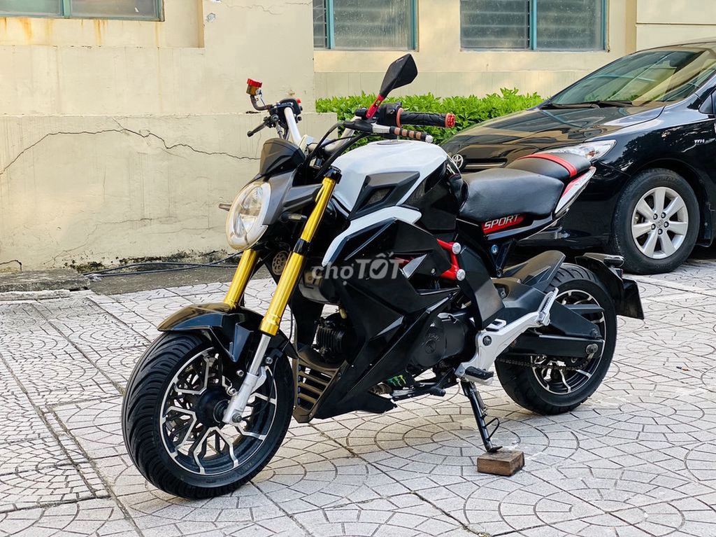 MV Agusta mini màu trắng 2022 biển 29E2