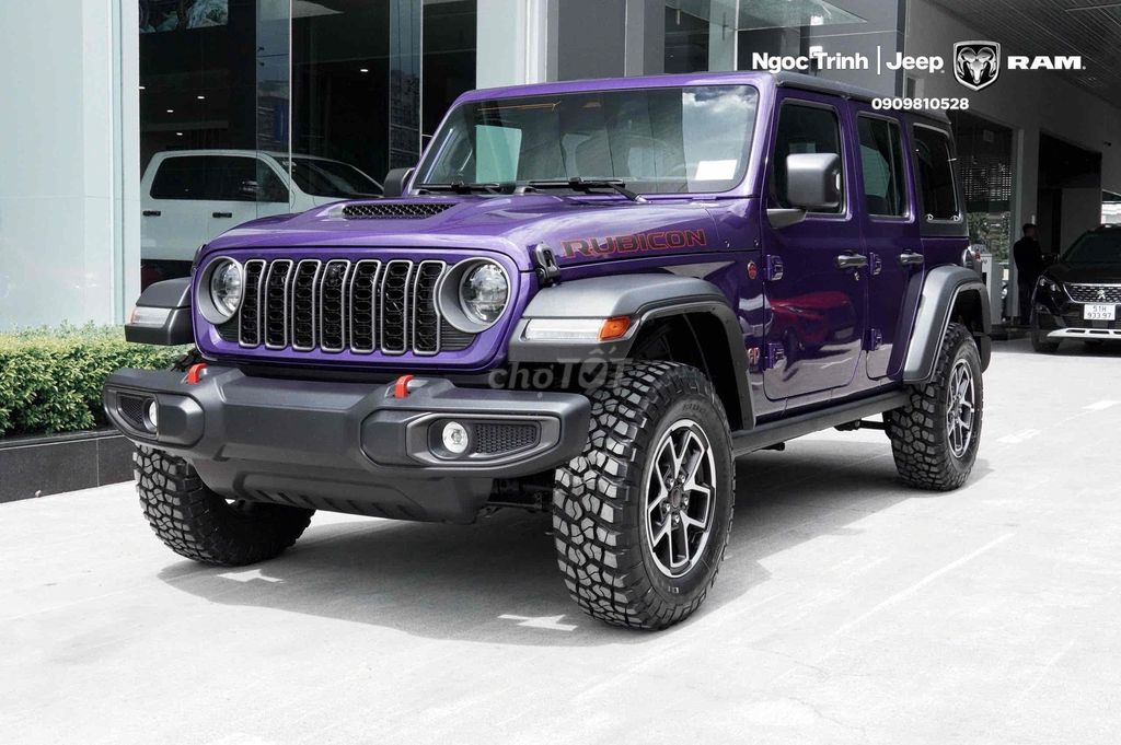 Фиолетовый внедорожник Jeep Wrangler Rubicon