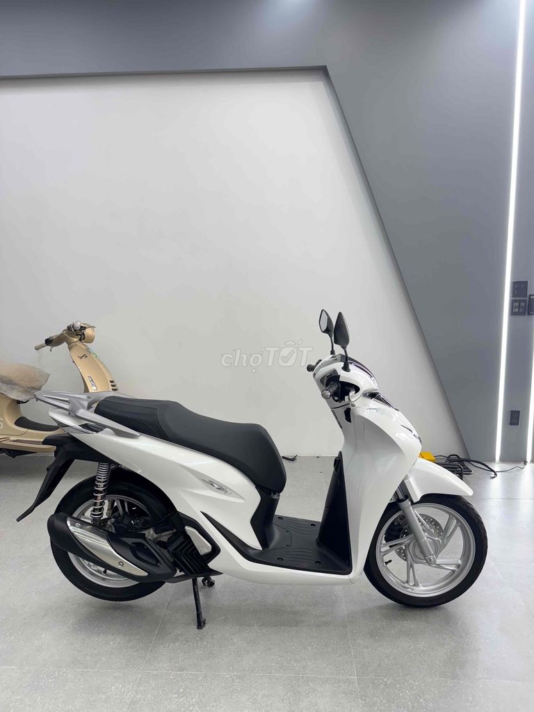 SH125 date 2025 mới lăn bánh 1200 km Hỗ trợ góp. Mua bán Xe máy tại Quận Cái Răng Cần Thơ được đăng bởi Cửa Hàng Xe Máy Quang Sang hình 4