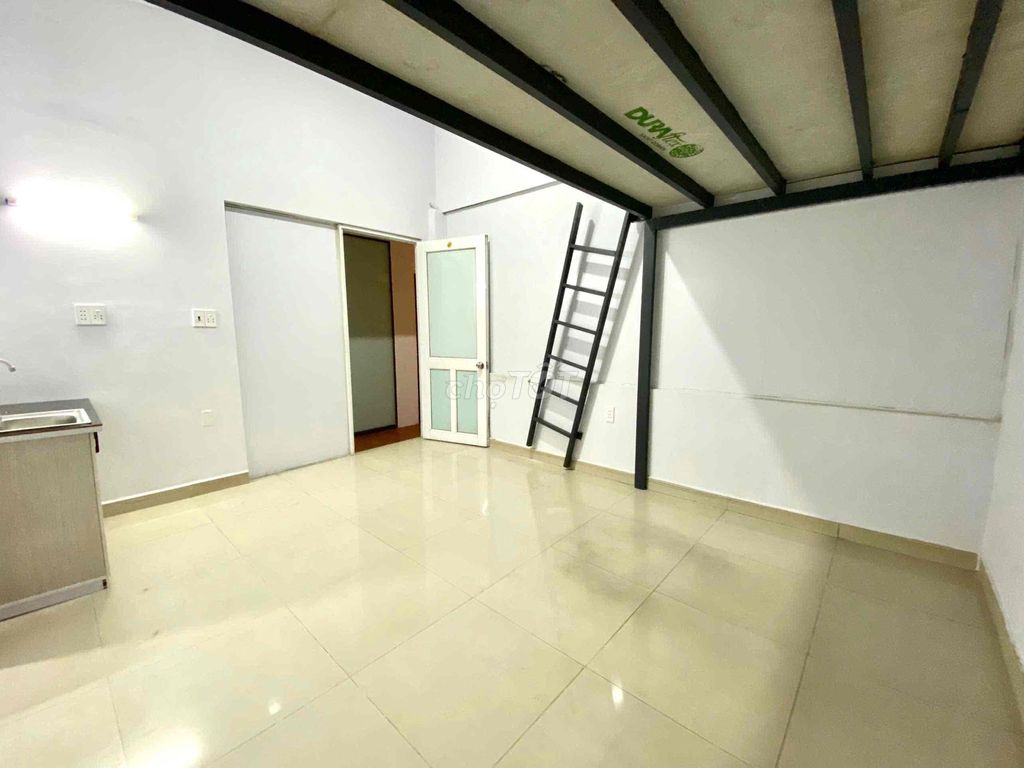 CHO THUÊ PHÒNG GÁC SẴN MÁY LẠNH Ở GIÁ RẺ TÂN PHÚ GẦN NGÃ TƯ 4 XÃ