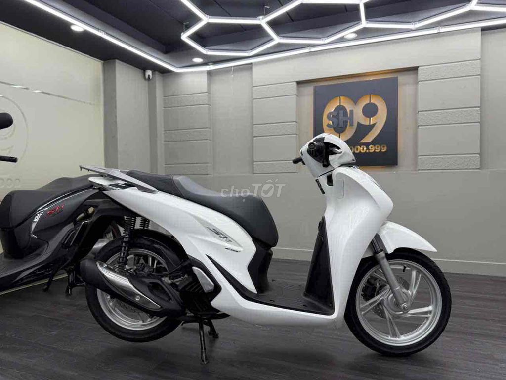 Honda SH 150 ABS 2021 бело-серо-черный, номера Хошимина, от собственника