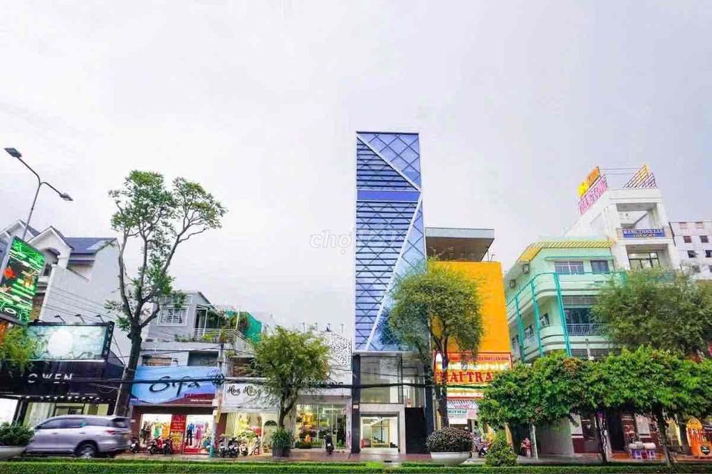 CHỦ GỬI CHO THUÊ TOÀ NHÀ 5 LẦU CÓ THANG MÁY - MẶT TIỀN ĐƯỜNG 30/4