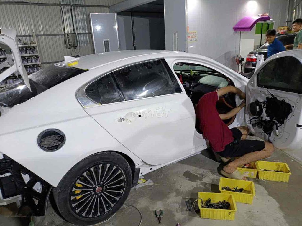 Jaguar XE 2016 - 93000 km. Mua bán Ô tô tại Quận 4 Tp Hồ Chí Minh được đăng bởi đạt hình 4