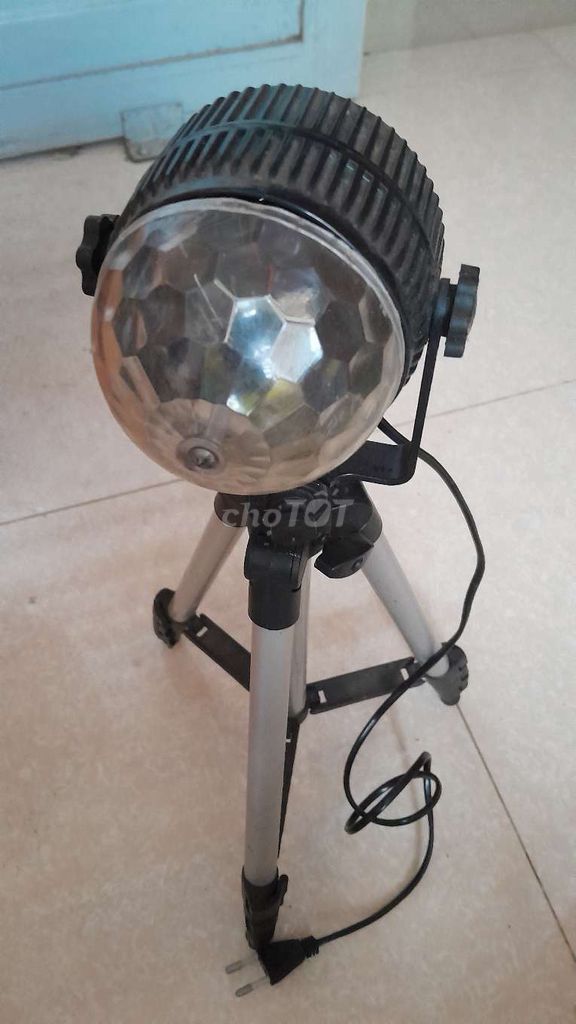 Đèn xoay đủ màu 1 mét. Mua bán Đèn tại Huyện Chợ Lách Bến Tre được đăng bởi alô123456 hình 1