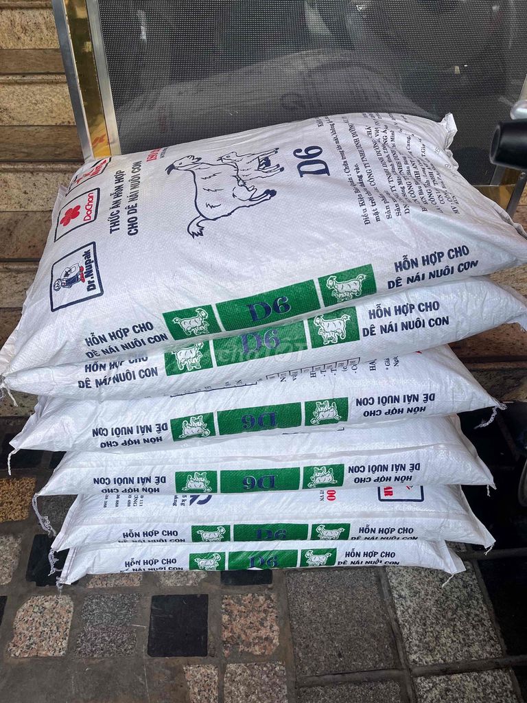 Thức ăn hỗn hợp Dê. Mua bán Phụ kiện, Thức ăn, Dịch vụ tại Huyện Long Hồ Vĩnh Long được đăng bởi  Lê hình 1