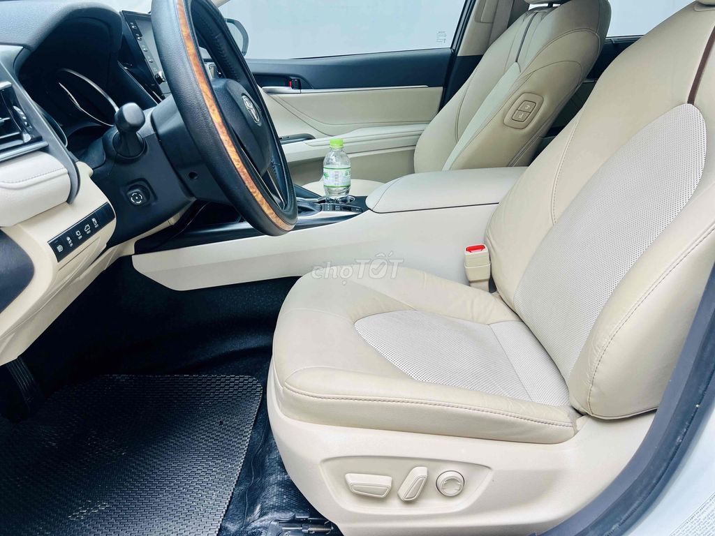 Toyota Camry Hybrid 2022 Trắng 21625 km. Mua bán Ô tô tại Quận Cẩm Lệ Đà Nẵng được đăng bởi USER CAR 1990 hình 4