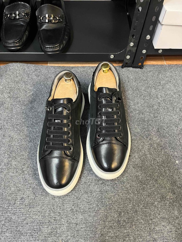 Giày sneaker nam Da đen size 42. Mua bán Giày dép tại Thành phố Phú Quốc Kiên Giang được đăng bởi NGUYÊN VAN Y hình 1