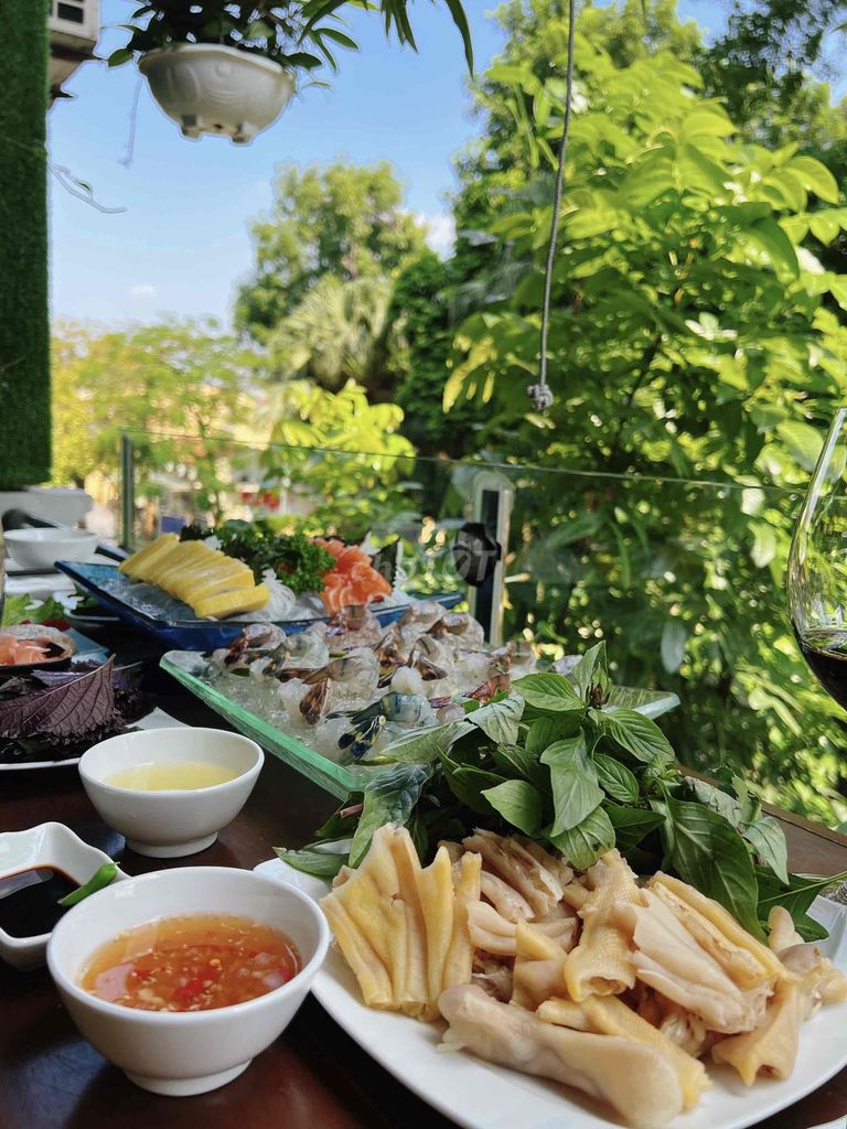 Nhân viên phục vụ nhà hàng tại Ba Đình, Hà Nội. Việc làm tại Quận Ba Đình Hà Nội được đăng bởi Nhà hàng Chai hình 5