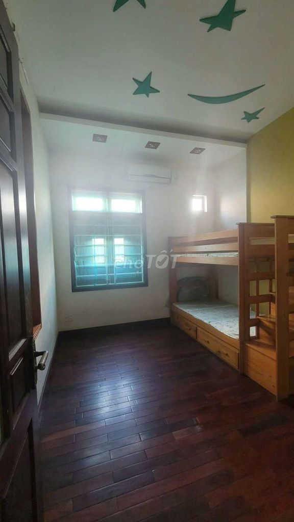 Two-storey house with a 130 m² garden on Cách Mạng Tháng 8 — photo 6