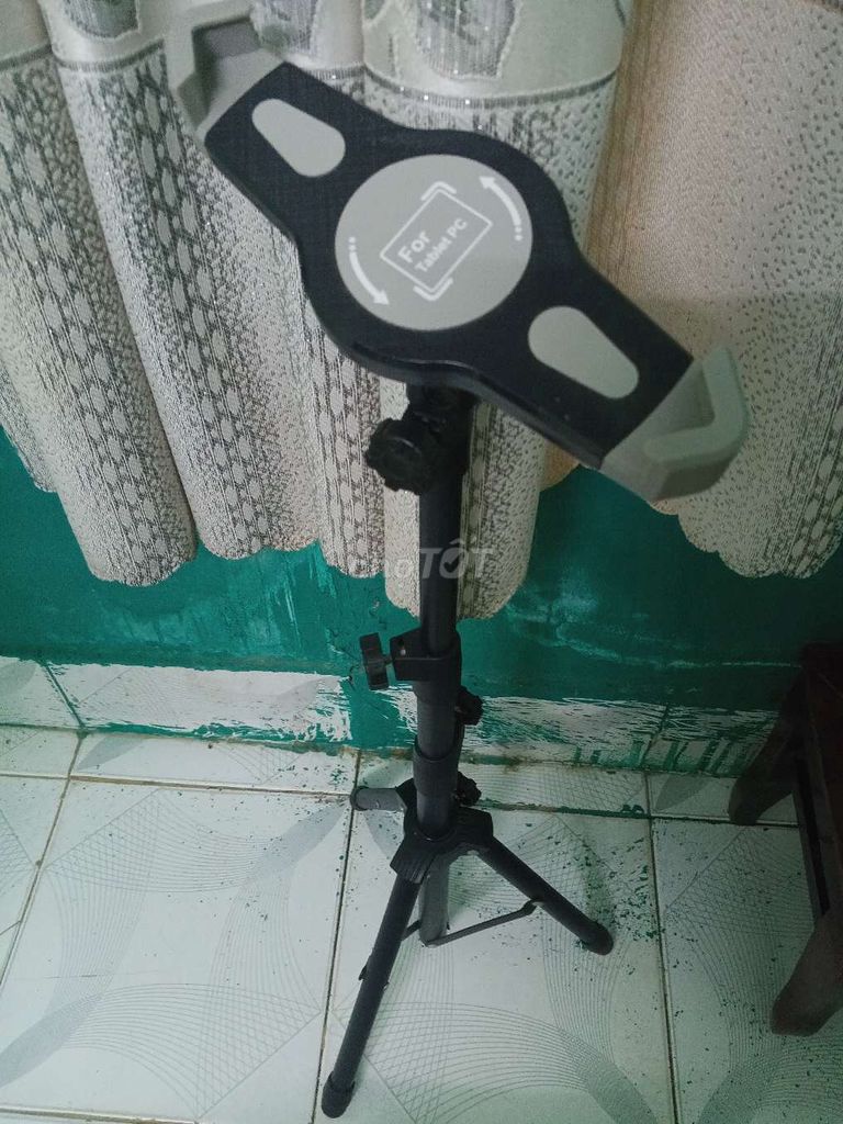 Chân đế tripod iPad/Tablet PC Đen Ít sử dụng. Mua bán Phụ kiện (Màn hình, Chuột...) tại Huyện Dương Minh Châu Tây Ninh được đăng bởi Hàng qua sử dụng hình 1