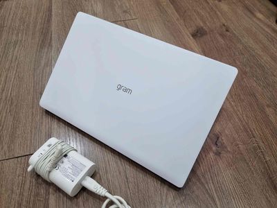 LG Gram 14z i5-1035G7 14 inch 8GB/256GB Trắng