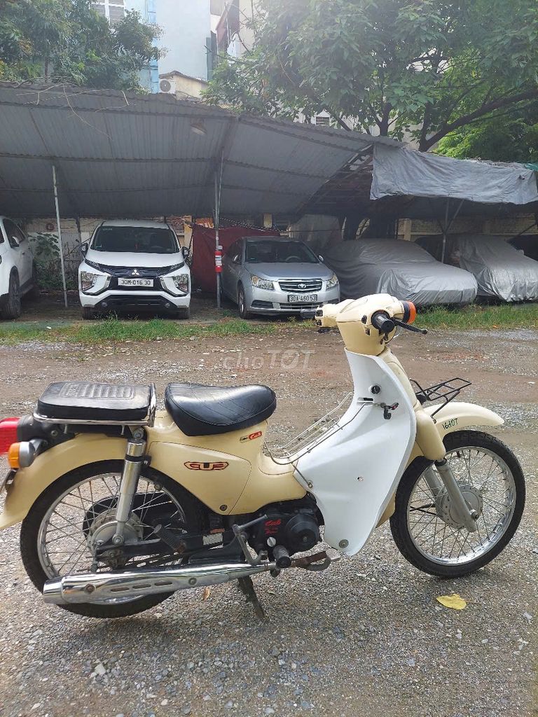 Bán xe Cub 50cc mầu vàng chính chủ. Mua bán Xe máy tại Quận Hoàng Mai Hà Nội được đăng bởi Quân hình 6