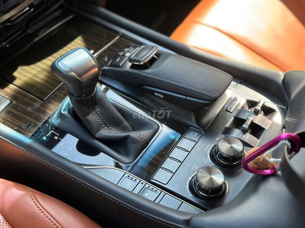 Lexus LX570 2016 lướt nhẹ 53.000km cực đẹp. Mua bán Ô tô tại Quận 7 Tp Hồ Chí Minh được đăng bởi Hoàn Lee Xe Lướt hình 9