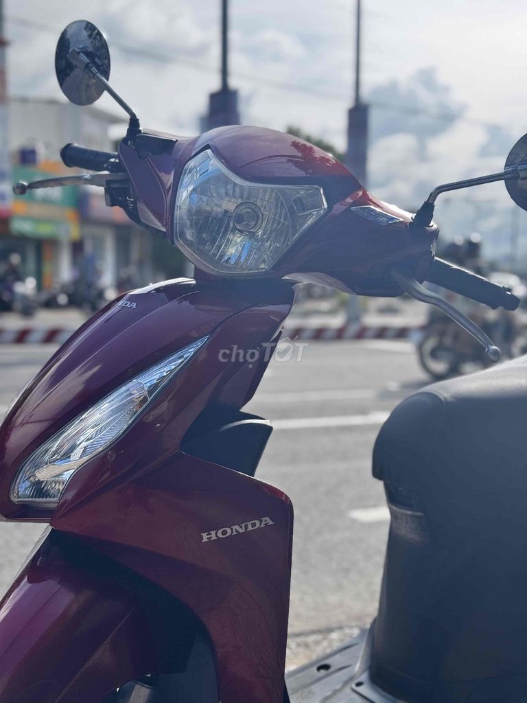 Honda Vision 2016, красный