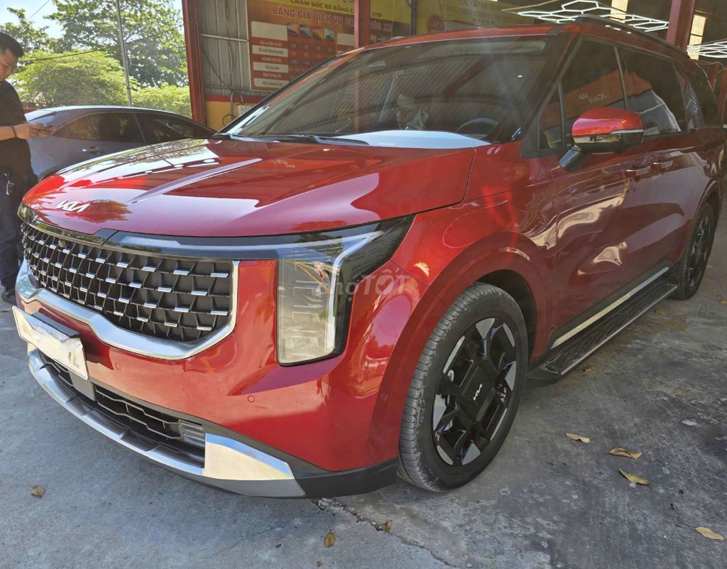 Kia Carnival 2024 Signature 2.2D,màu đỏ,26.000 km. Mua bán Ô tô tại Quận Bình Tân Tp Hồ Chí Minh được đăng bởi Son Do hình 2