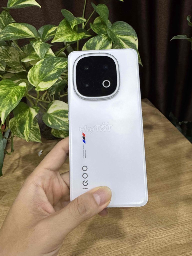 Vivo iQoo 13 12GB/256GB Trắng Snapdragon 8 Elite. Mua bán Điện thoại tại Quận Hoàng Mai Hà Nội được đăng bởi OneSmart hình 1