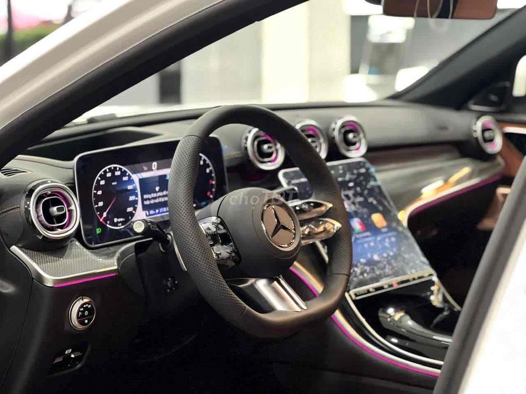 Mercedes Benz C Class 2025 C300 V2 AMG siêu lướt. Mua bán Ô tô tại Quận Bình Thạnh Tp Hồ Chí Minh được đăng bởi Hùng Mercedes Haxaco Hàng Xanh hình 4