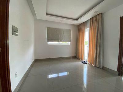 Nhà Mega 80m2, 1T 2L, 4PN, 3WC, đường 20m, an ninh, hồ bơi, sổ hồng