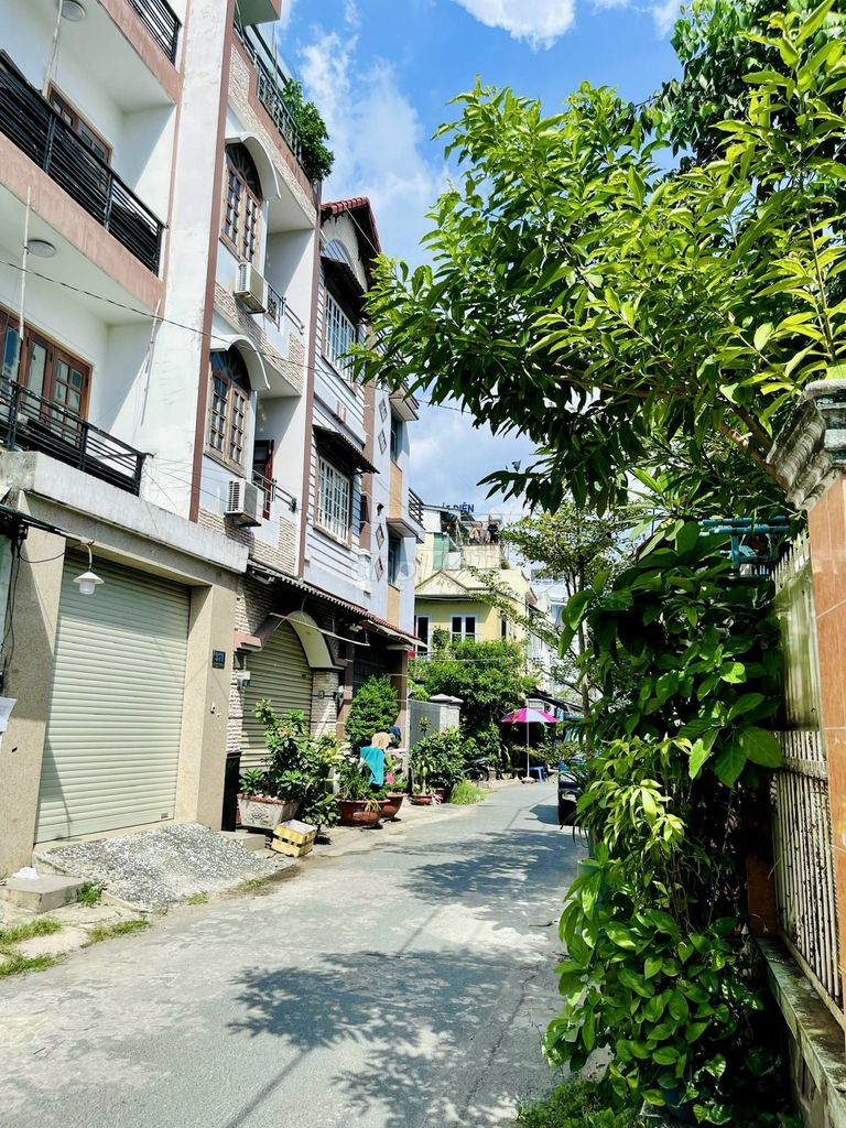 Nhà đường Trường Chinh Q12  (Hẻm xe hơi Ngay Chợ Lạc Quang)