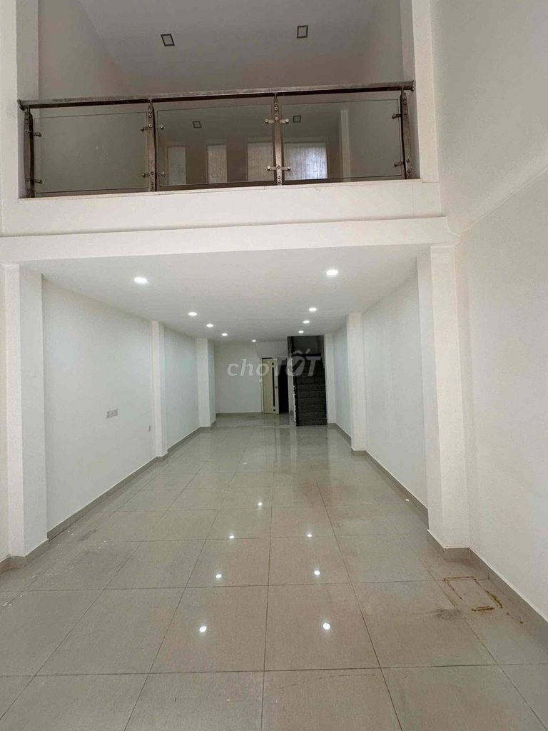 Аренда · 5 комн. · 65 м² · Quận 1, ул. Đường Đặng Dung