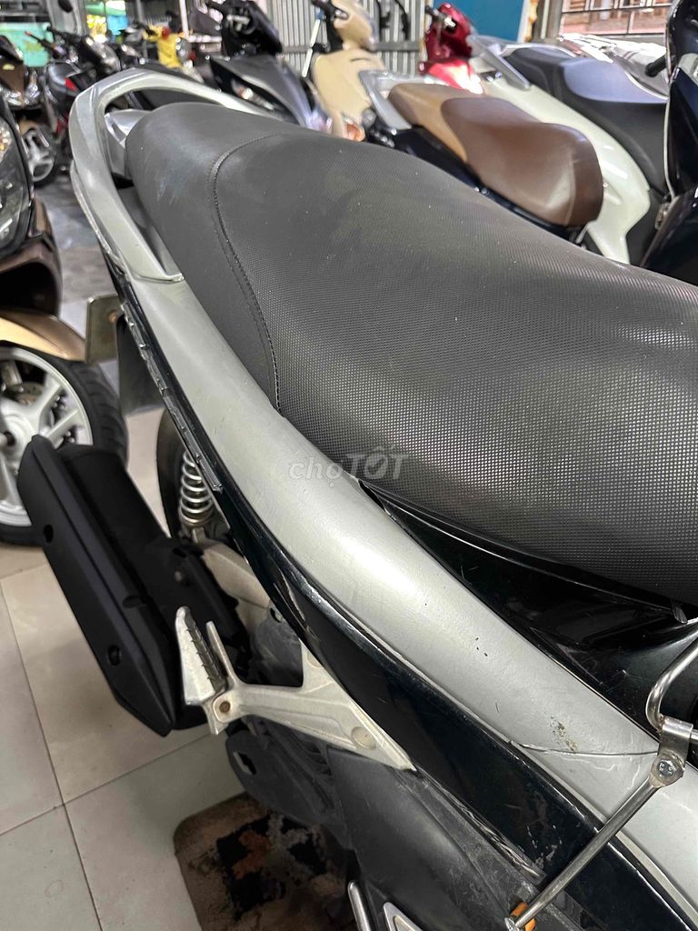 📌📣 AB 2012 còn cứng ngắt máy êm ru. Mua bán Xe máy tại Thành phố Huế Thừa Thiên Huế được đăng bởi Xe Máy Nhật Vy hình 6