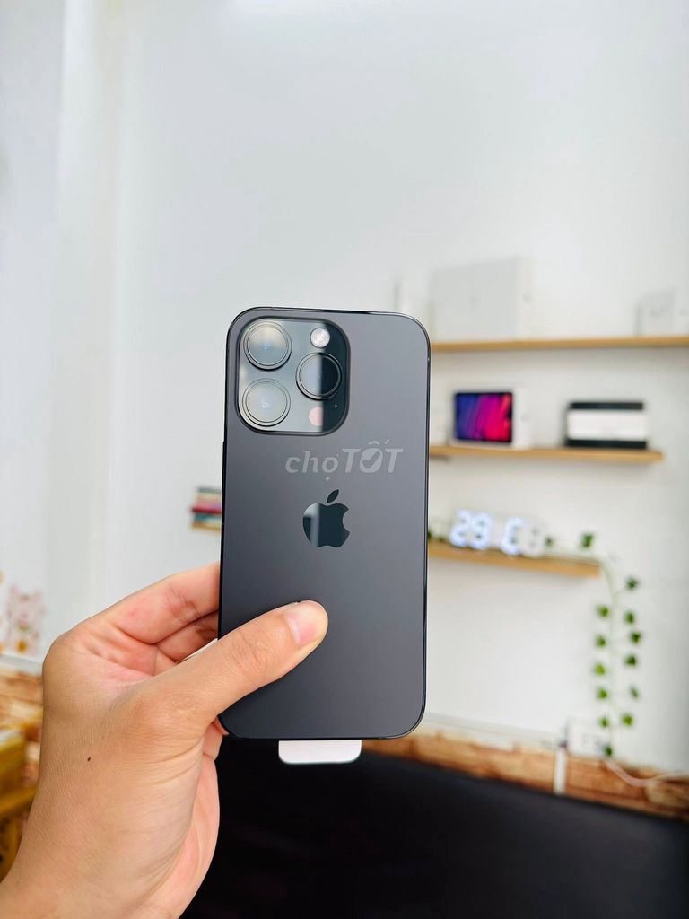 Apple iPhone 14 Pro 256GB VN khe sim màu Đen. Mua bán Điện thoại tại Quận Ngũ Hành Sơn Đà Nẵng được đăng bởi Trieu Le hình 1