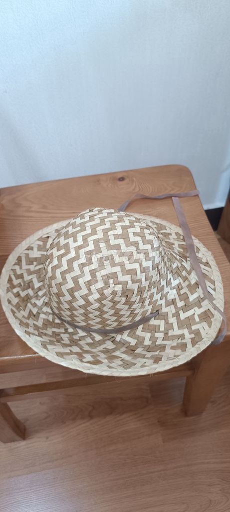 Mũ rơm nữ rơm gần như mới. Mua bán Phụ kiện thời trang khác tại Thành phố Vũng Tàu Bà Rịa - Vũng Tàu được đăng bởi Alex hình 1