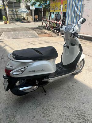 Yamaha Grande Trắng